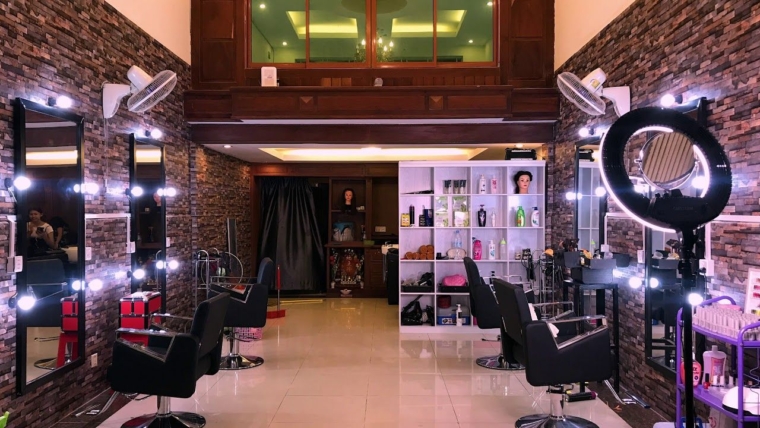 Hair & Beauty Salons